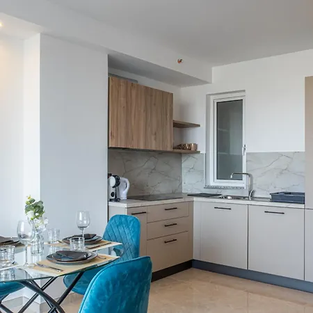 Centre Penthouse In St Julians - 4 Guests شقة سانت جوليان