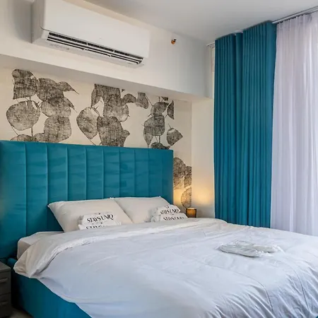 Centre Penthouse In St Julians - 4 Guests Saint Julian's