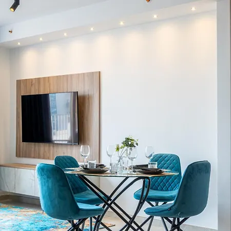 Centre Penthouse In St Julians - 4 Guests *