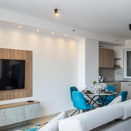 Centre Penthouse In St Julians - 4 Guests *